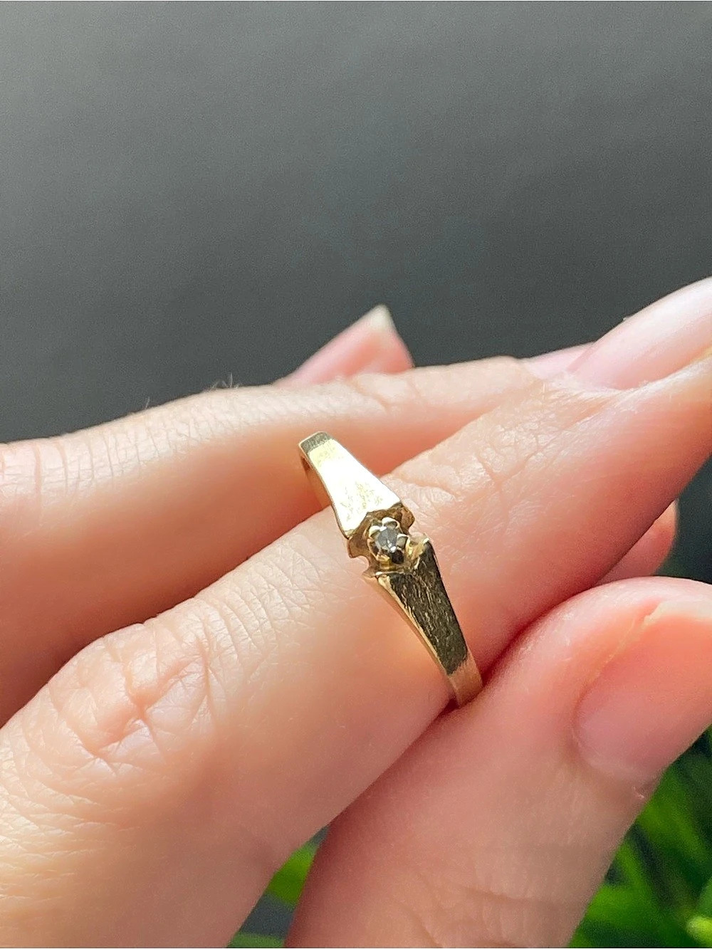 Vintage 14K yellow gold diamond engagement ring